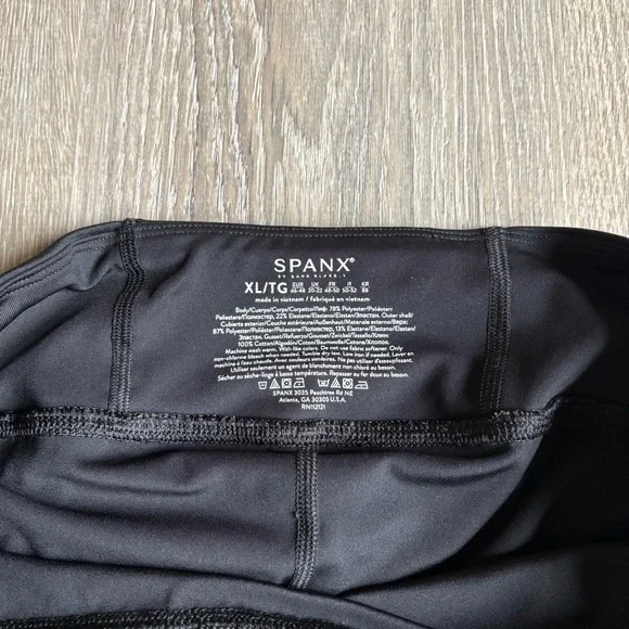 Spanx Get Moving 2-in-1 Shorts - Picture 3 of 3